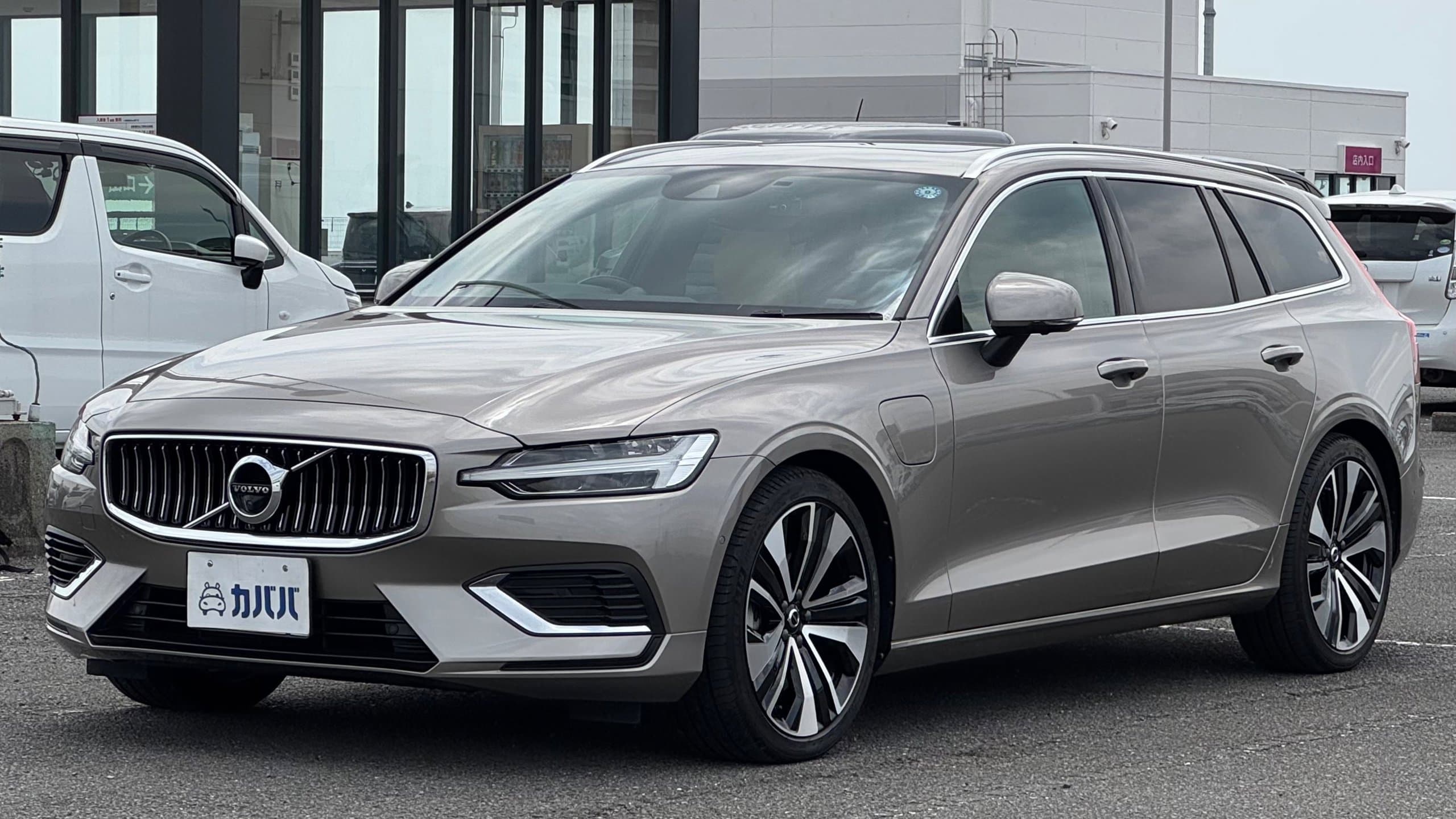 リチャージ プラグインハイブリッド T6 AWD インスクリプション